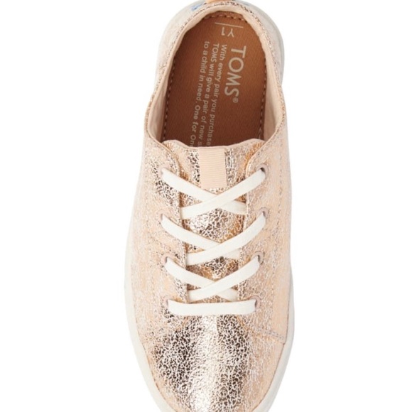 🍁FALL INTO🍁 • TOMS CUTE SNEAKERS - Picture 2 of 3